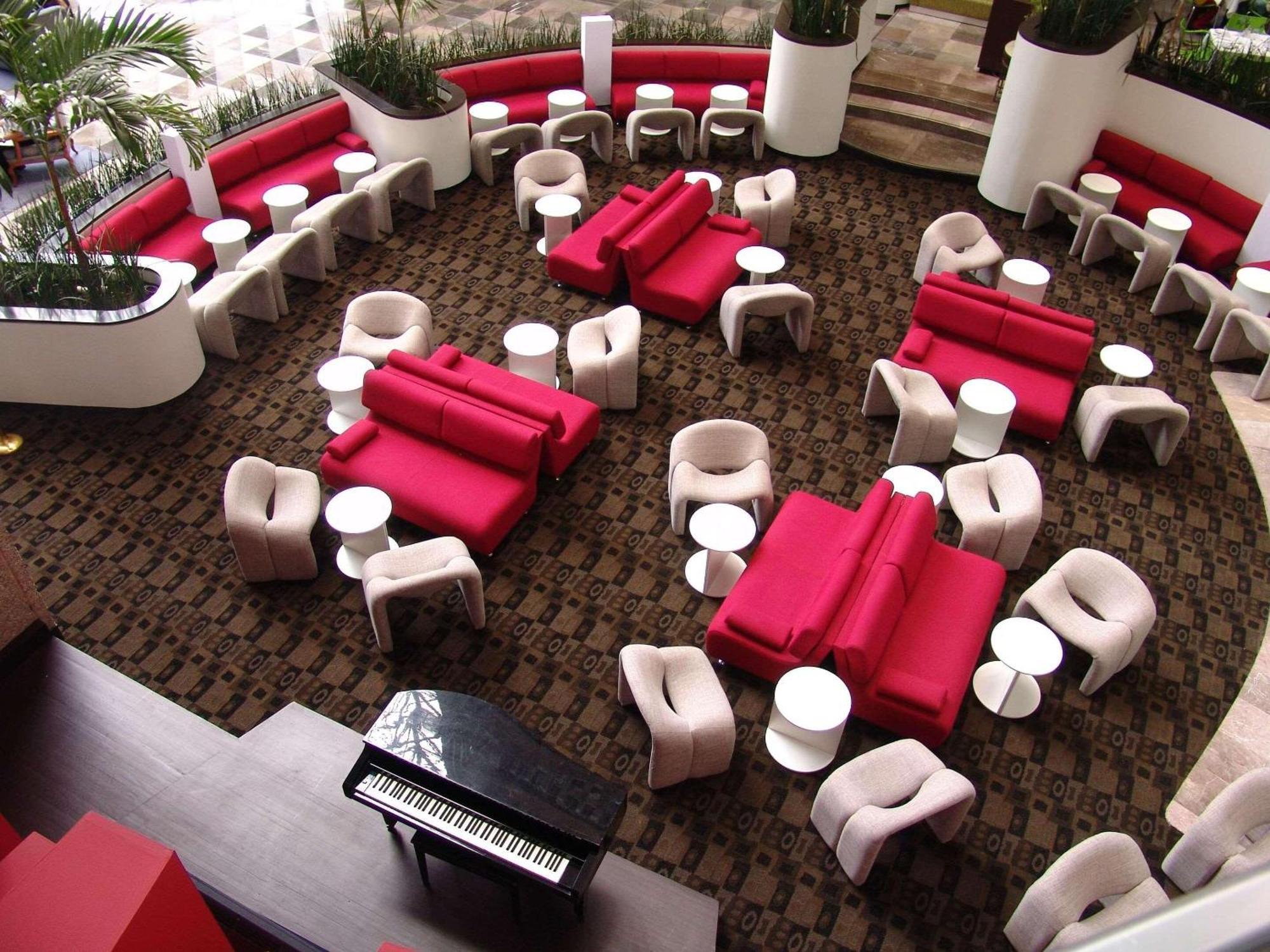 โรงแรมเรดิสัน ปาไรโซ เม็กซิโกซิตี้ ภายนอก รูปภาพ The lobby of the hotel