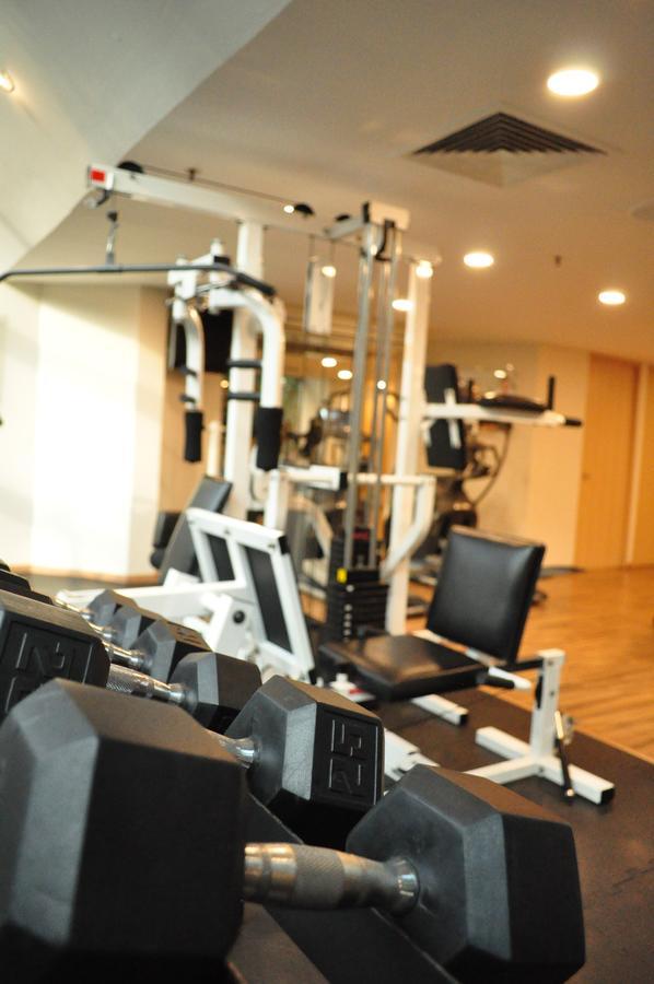 โรงแรมเรดิสัน ปาไรโซ เม็กซิโกซิตี้ ภายนอก รูปภาพ A gym at a hotel
