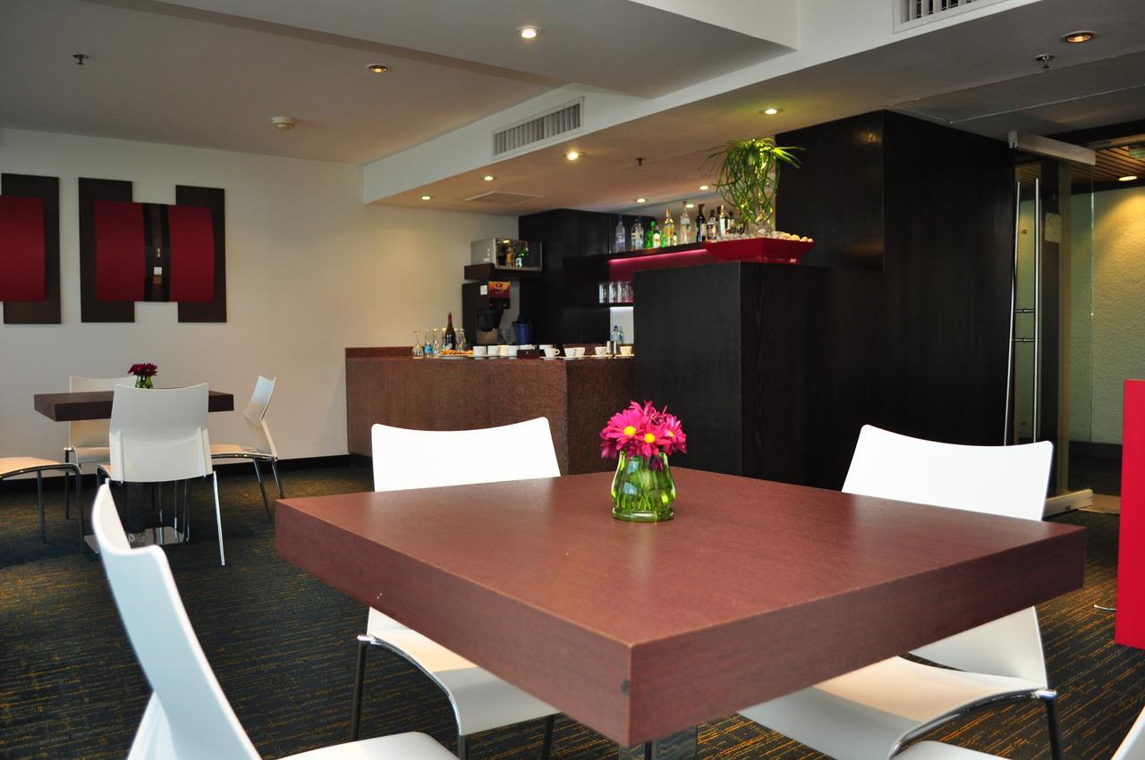 โรงแรมเรดิสัน ปาไรโซ เม็กซิโกซิตี้ ภายนอก รูปภาพ A typical kitchen in a serviced apartment